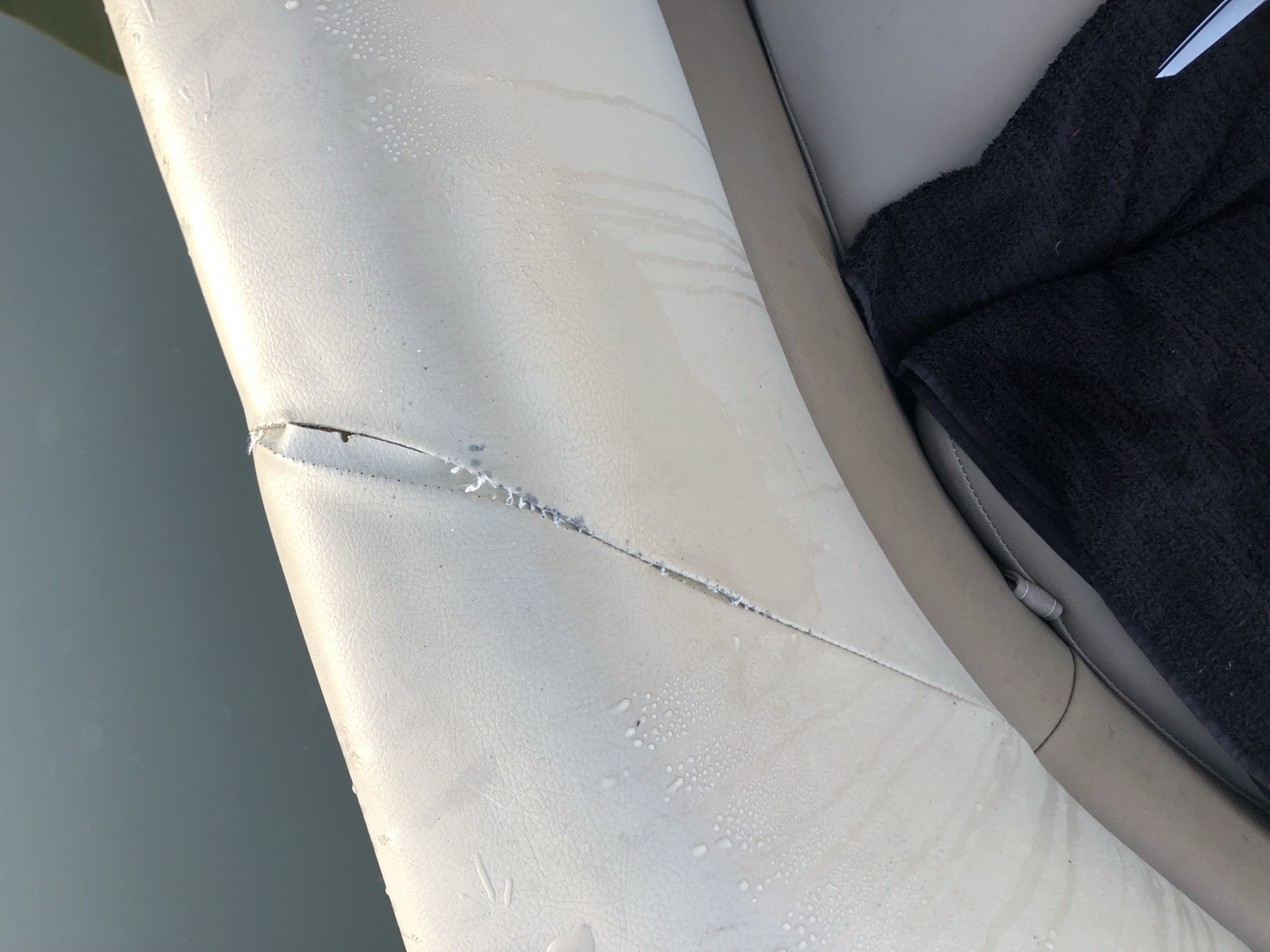 Backrest with a long crack in the vinyl